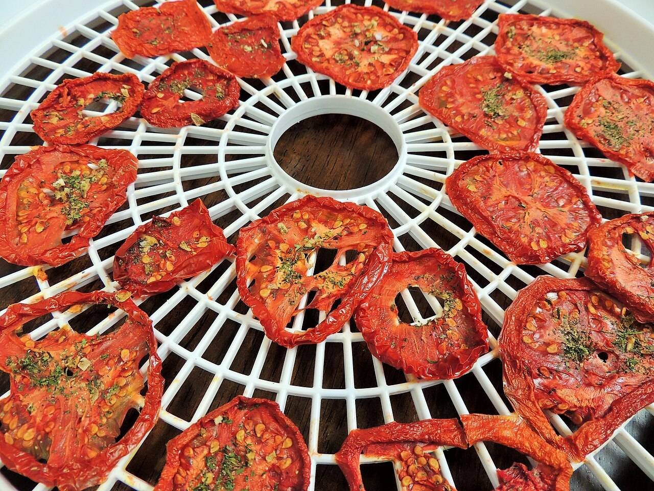 Dried tomato slices